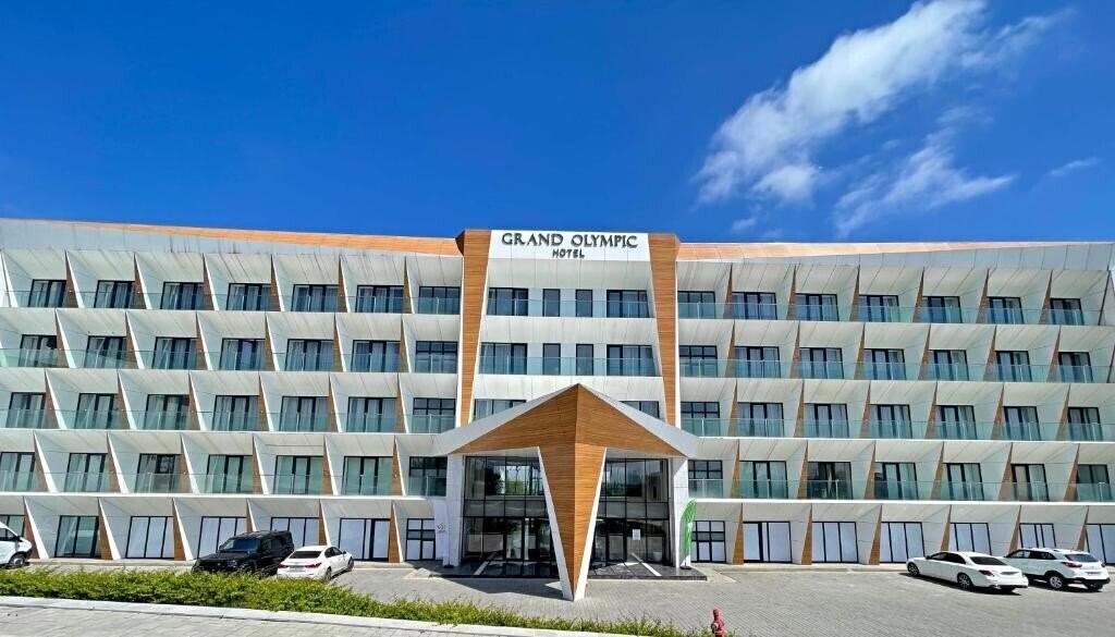 Готель Arena Grand Hotel 4*