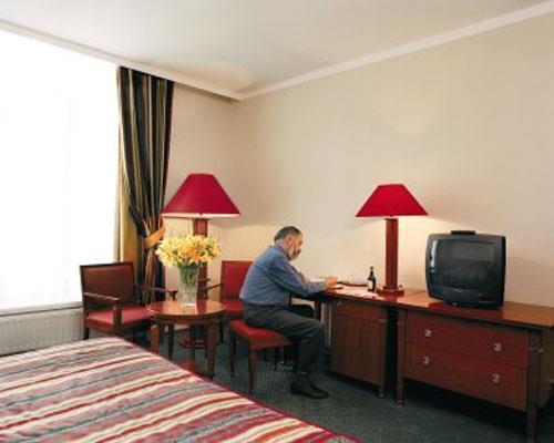 Готель Floris Louise 4*