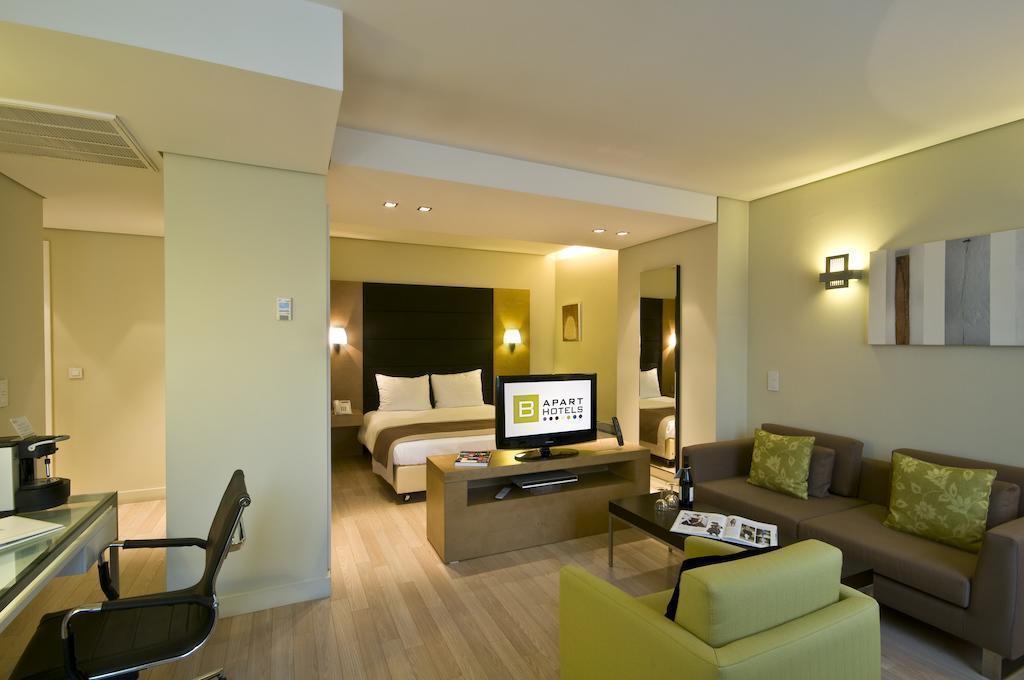 Фотографія B-Aparthotel Montgomery 4*