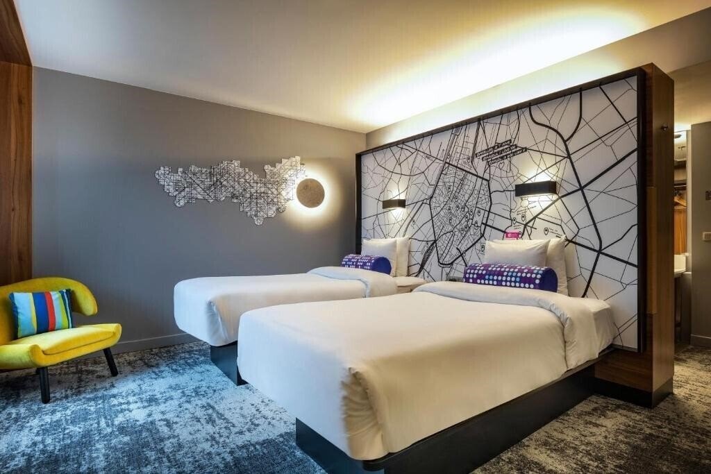 Отель Aloft Brussels Schuman 3*