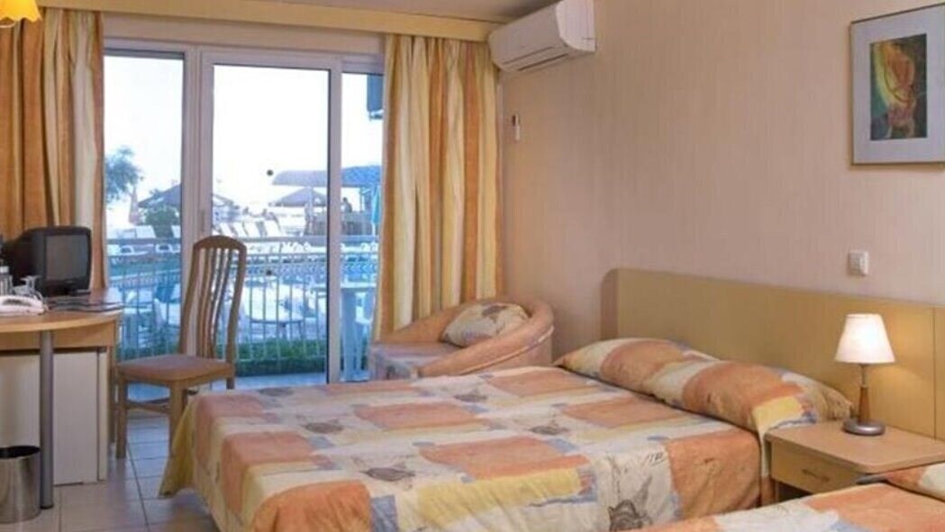 Фотографія Lora 2*