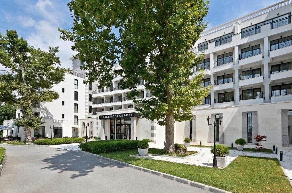 Фотографія White Rock Castle 4*