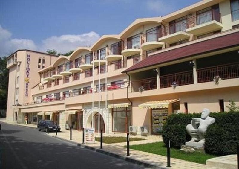 Отель Holiday Beach 3*