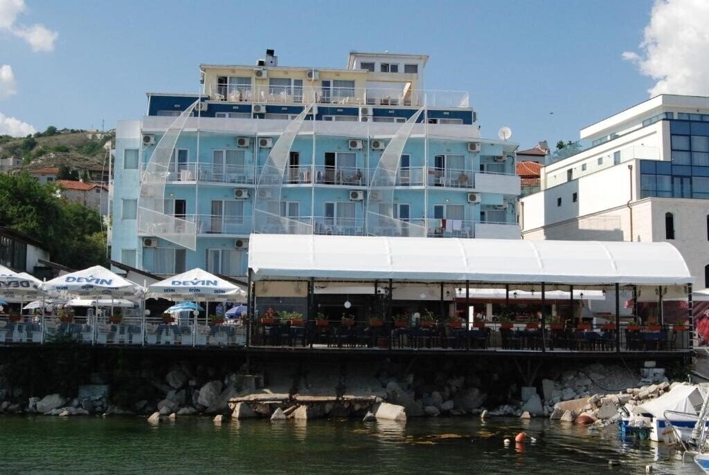 Отель Lotos Balchik 3*