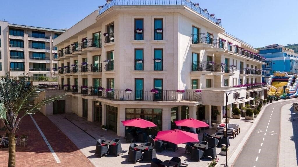 Готель Mistral Hotel 4*