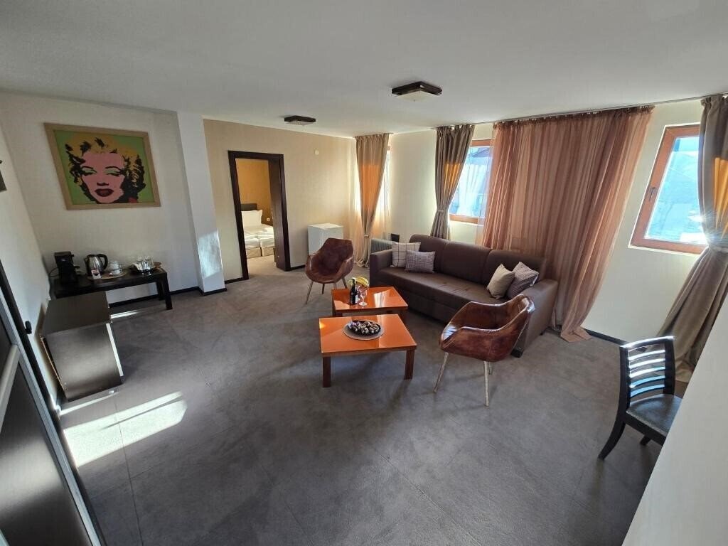 Готель Florimont Heights 4*