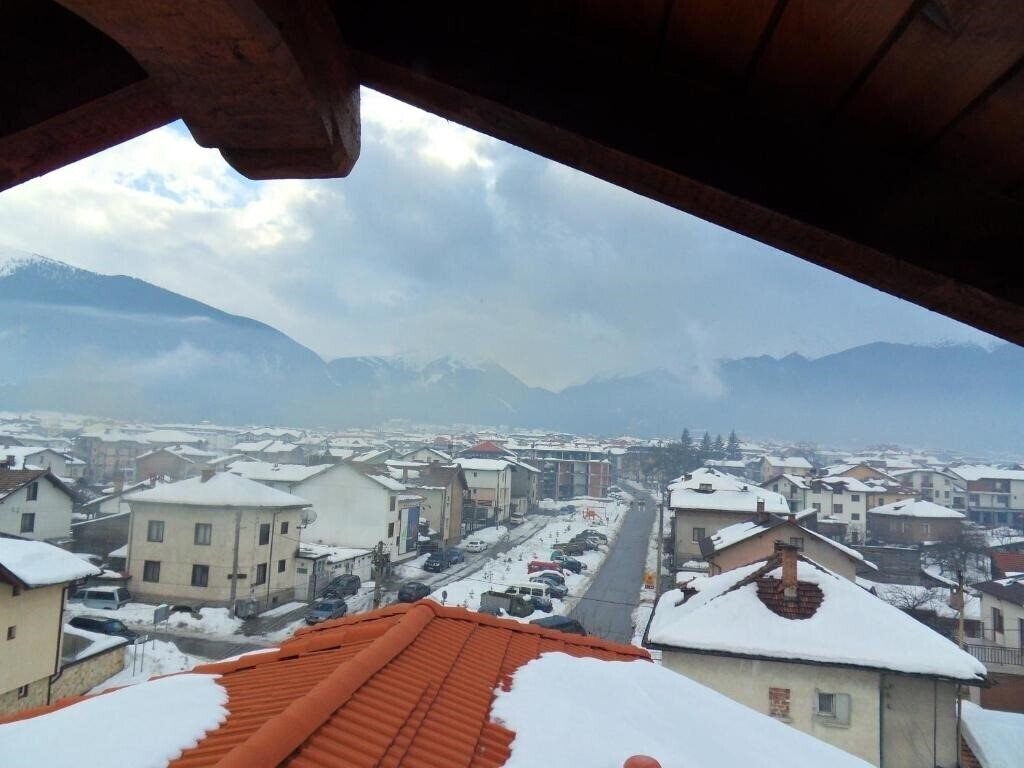 Отель Family Hotel LILI 3*