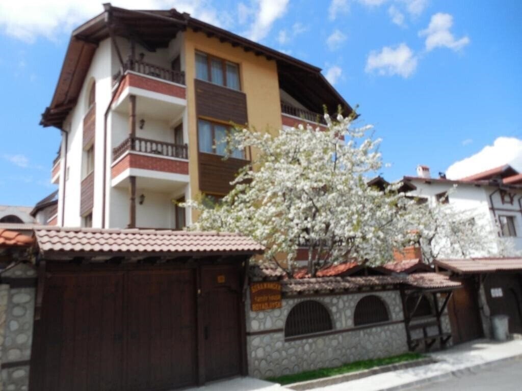 Отель Boyadjiyski Family Hotel 3*