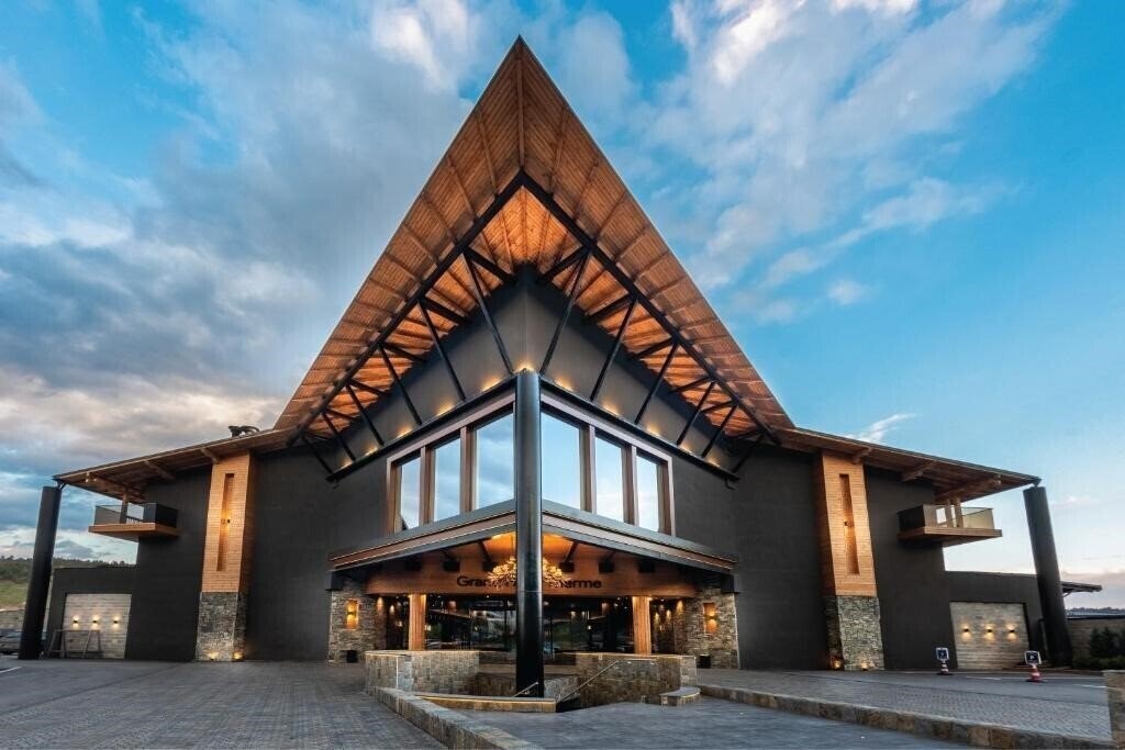 Готель Grand Hotel Therme 5*