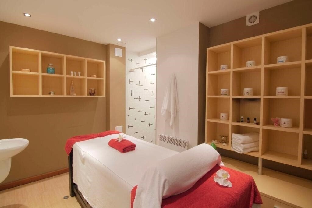 Отель Local Stay 3*