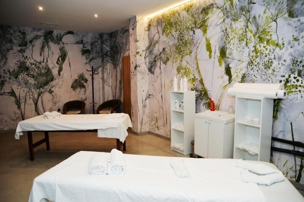 Картинка Flora 4*