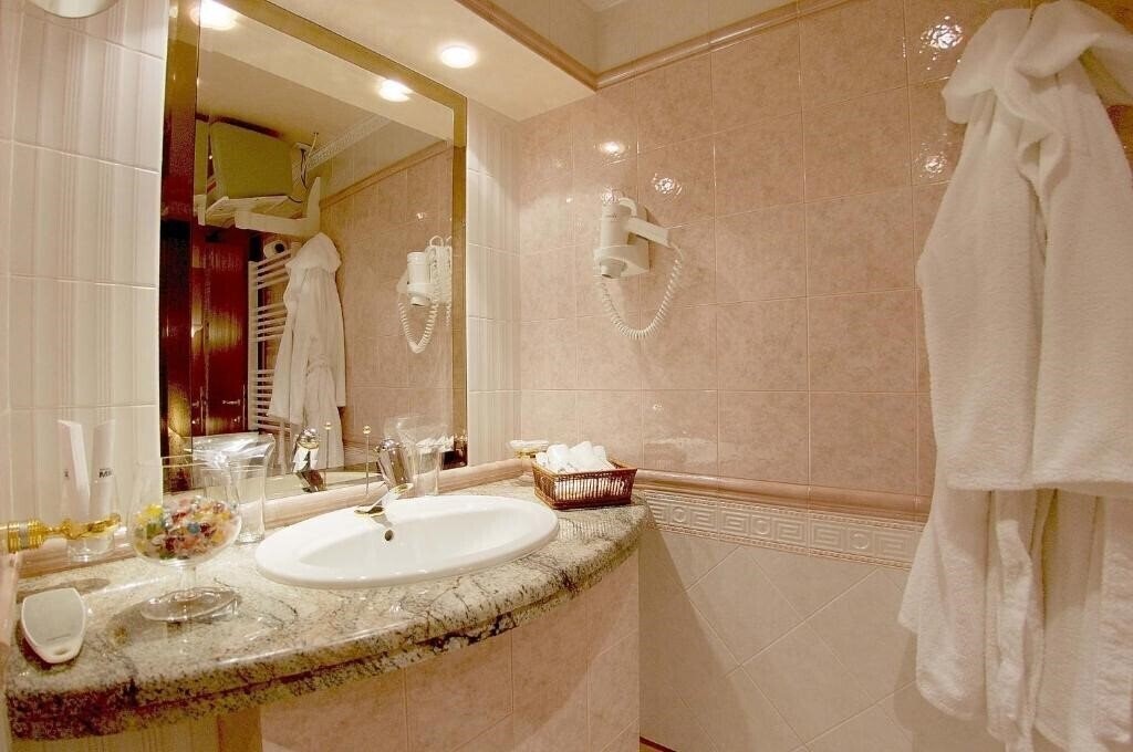 Фото Mirage Hotel 4*