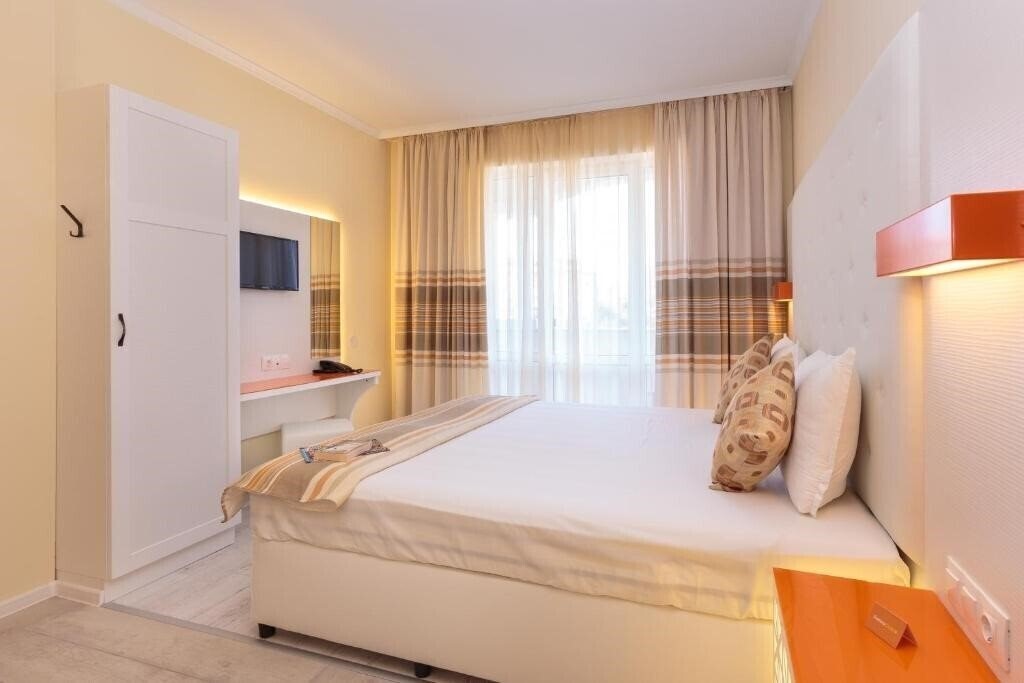 Фотографія Serenity Bay Hotel 4*