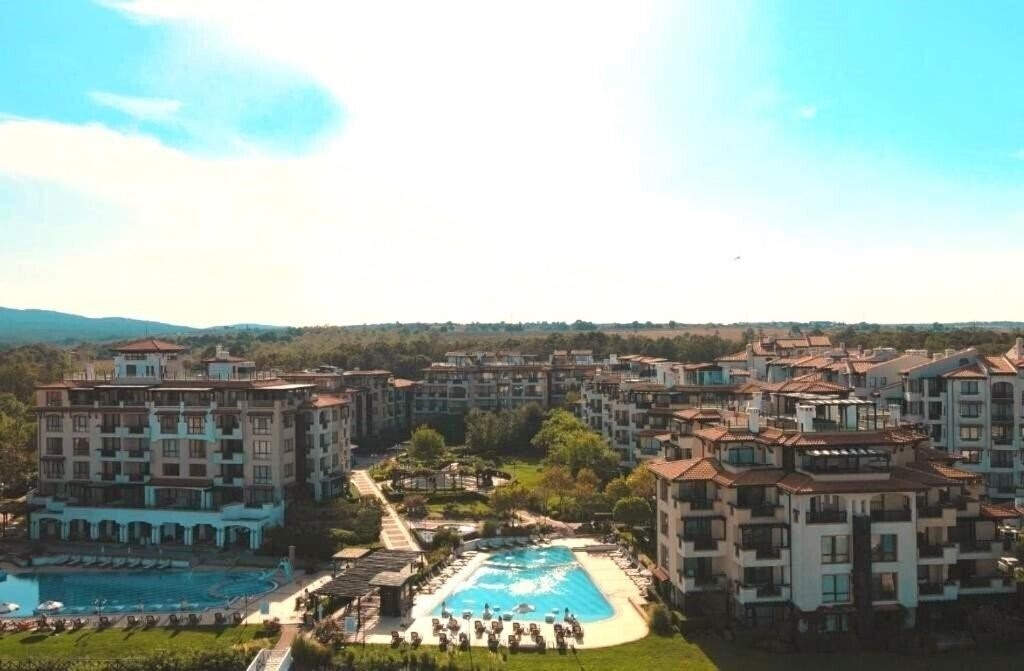 Отель Oasis Beach Club 3*
