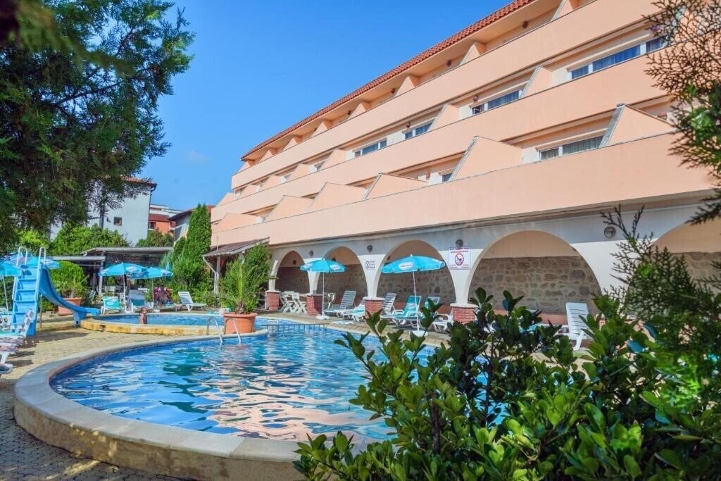 Готель Lozenets Resort 3*