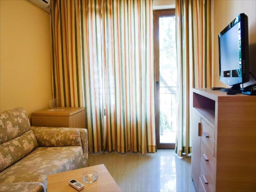 Фото Aparthotel Oasis Park 4*