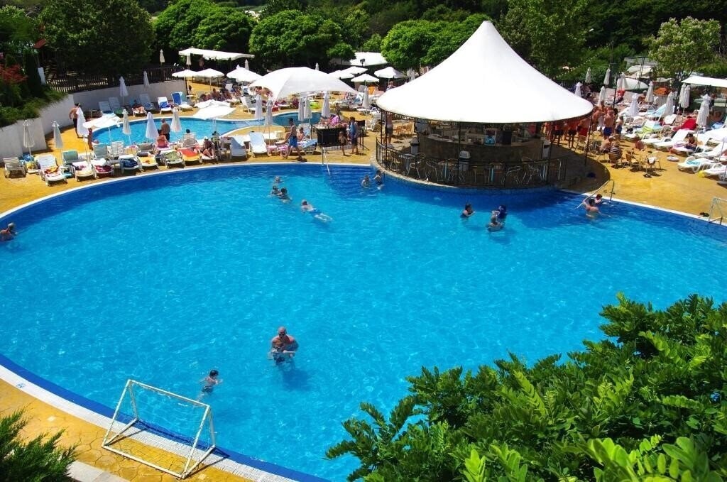 Отель Bella Vista Beach Club 4*