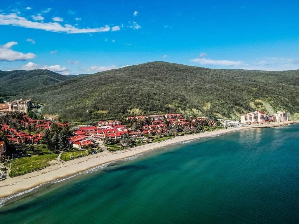 Отель Villas Elenite 3*