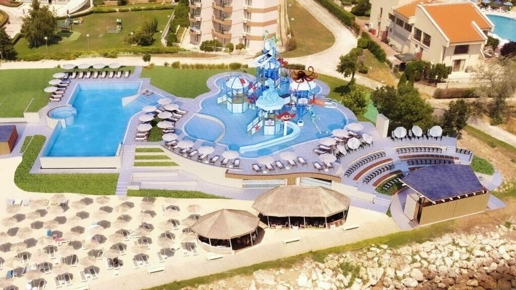 Фото Royal Bay Resort & Aqua Park 4*