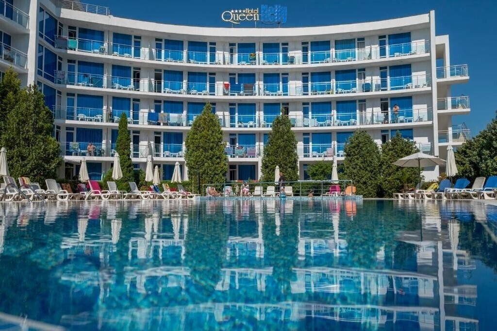 Отель Queen Nelly Park 3*