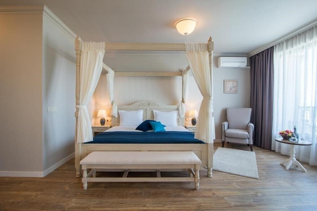 Фото SUNNY CASTLE 4*