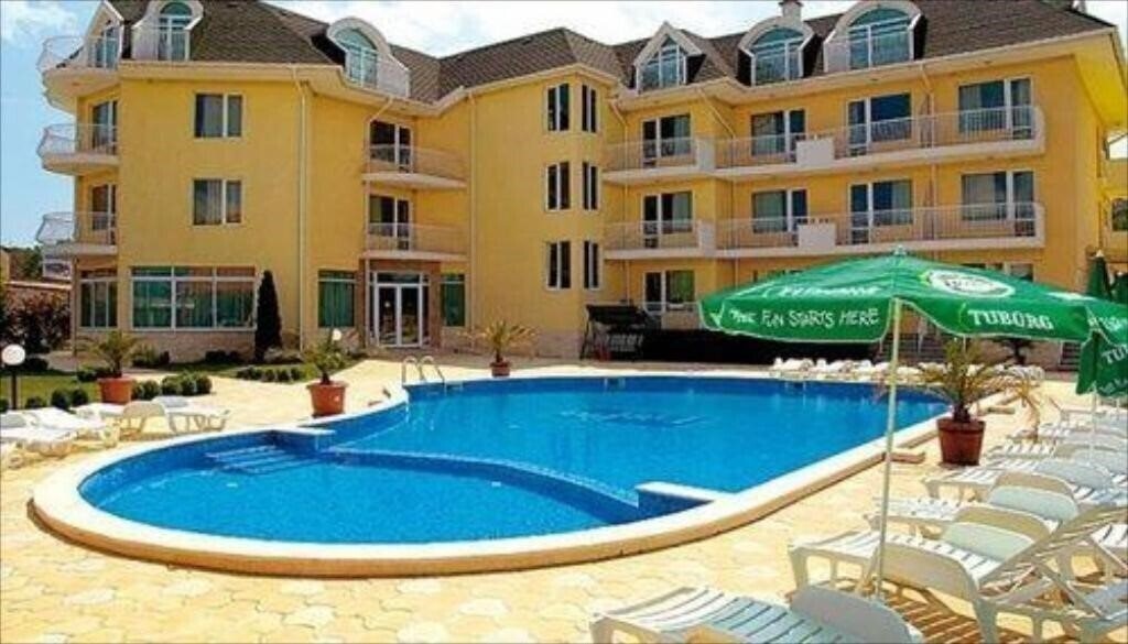 Готель Aleksandra Palace 3*