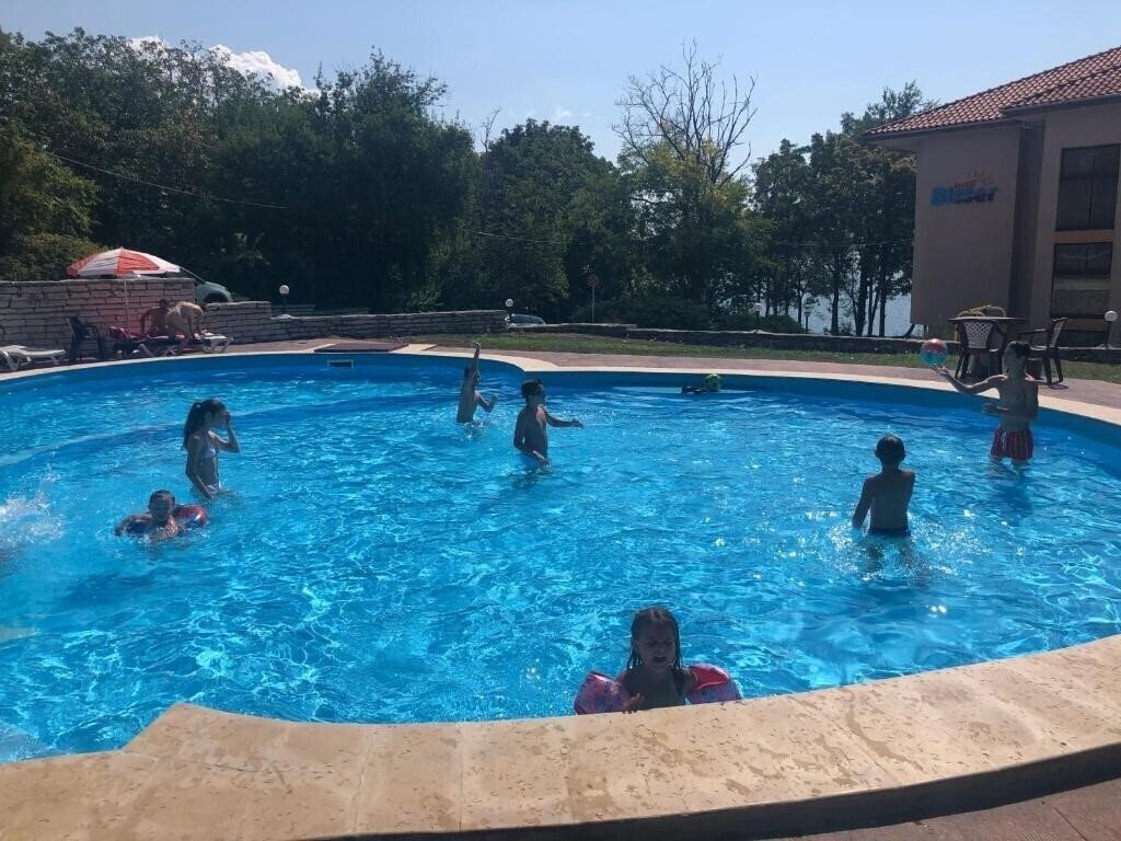 Фотография Bisser 2*