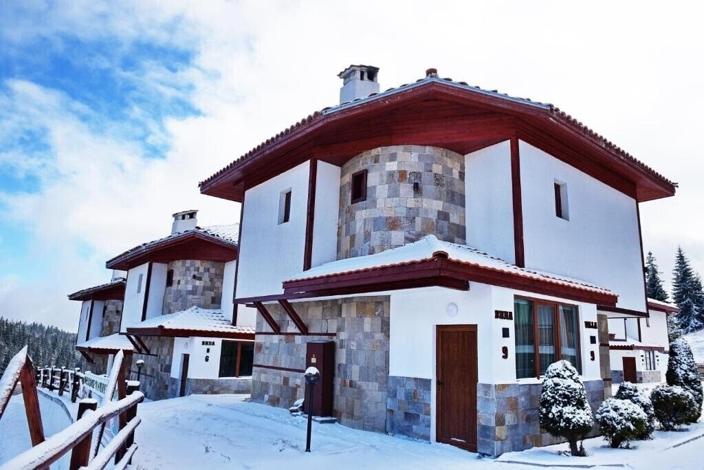 Отель Forest Nook Villas 4*