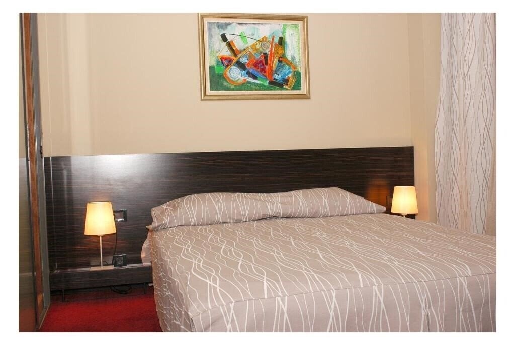 Картинка Famous House 3 3*