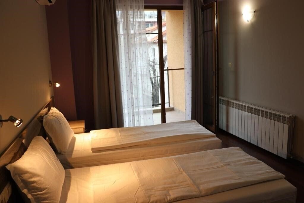 Изображение Roots Hotel And Wine Bar 3*