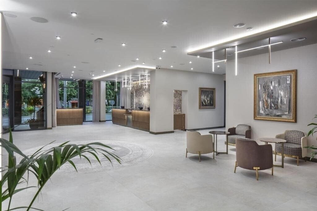 Отель Doubletree by Hilton Plovdiv Center 4*