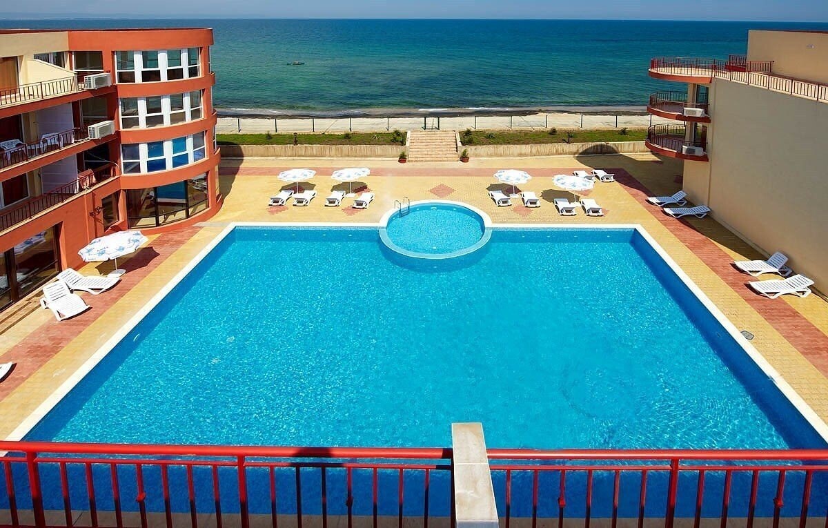 Отель Relax Pomorie 3*