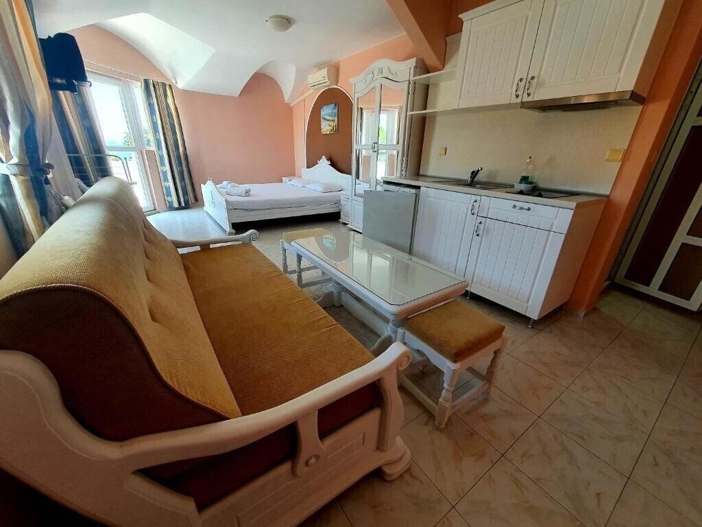 Готель Paros IІ 2*