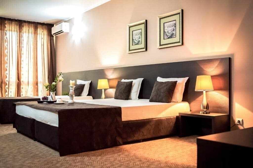 Готель Central Plaza 3*