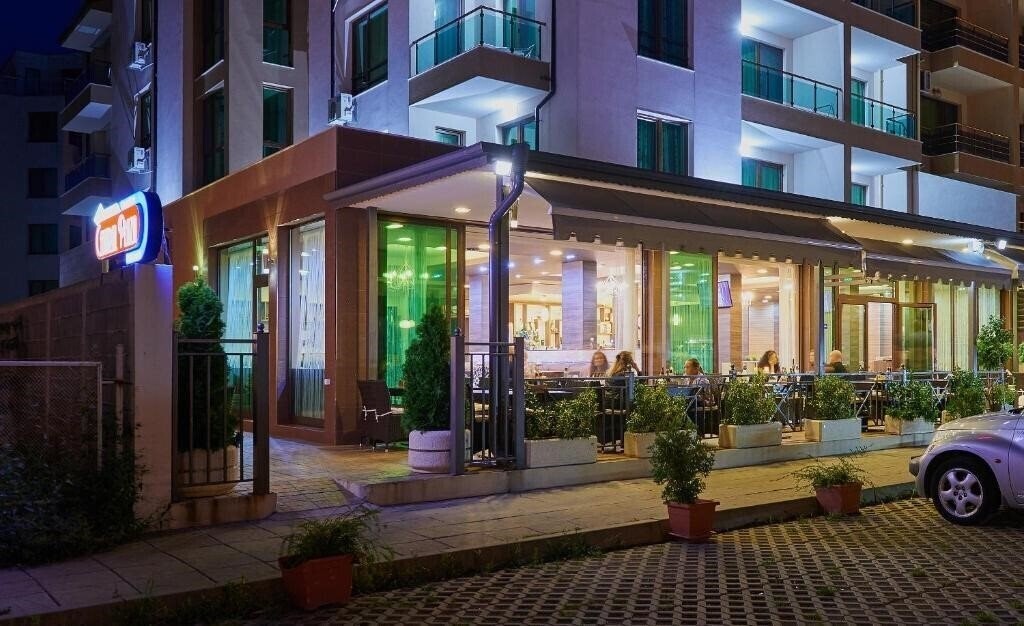 Отель Central Plaza 3*