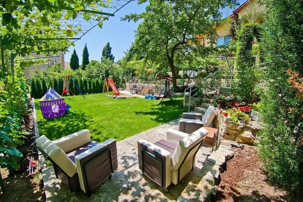 Отель Villa Sequoia 3*