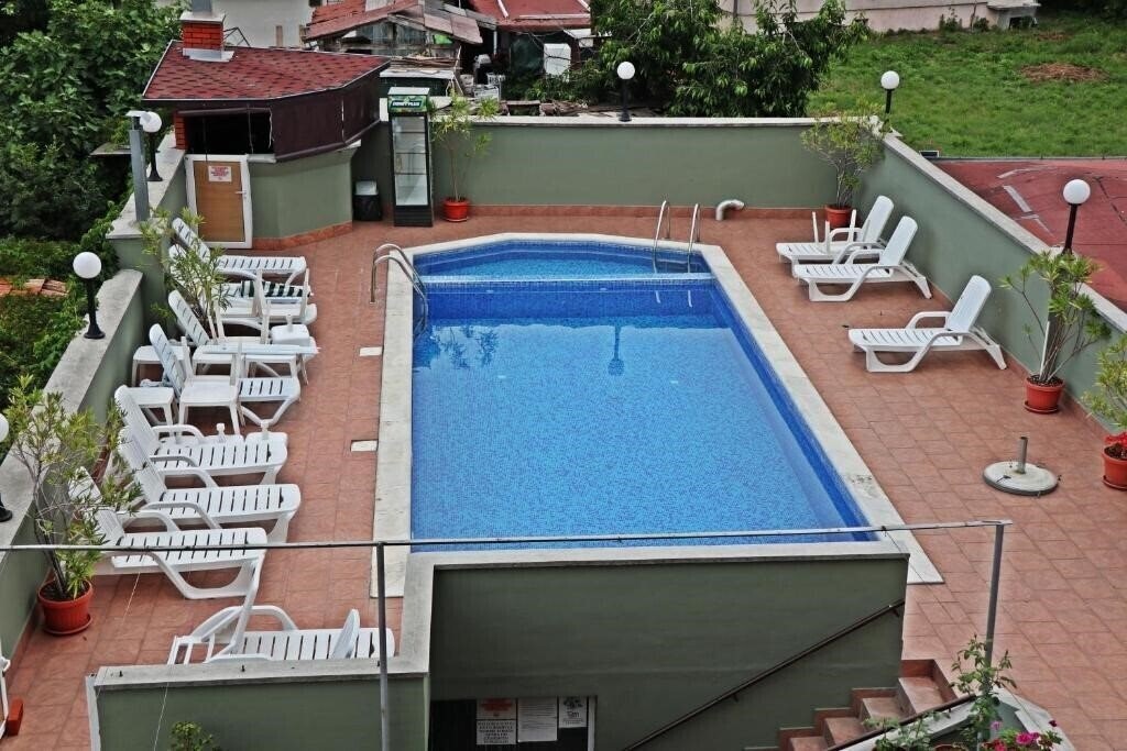 Фото Guest House Kostadinovi 3*