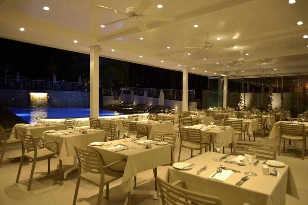 Зображення Sunrise Gardens Aparthotel 3*