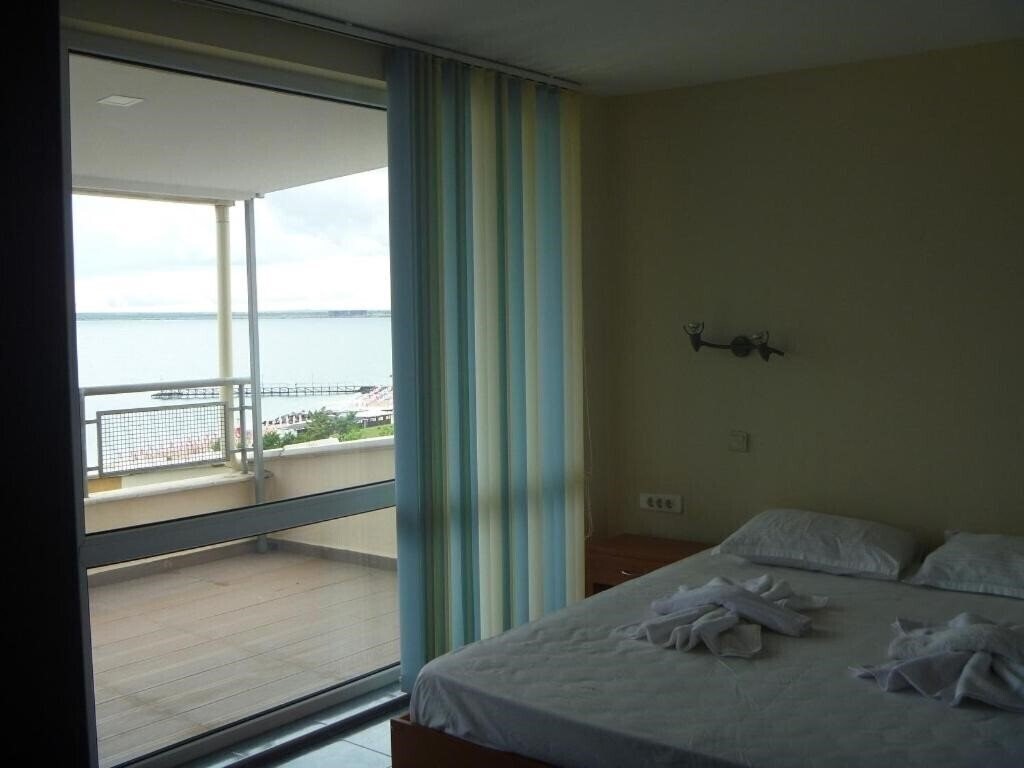Отель Lucky Ravda Apartments 3*