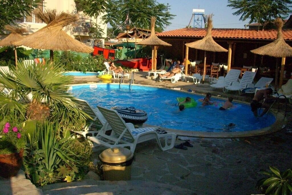 Отель Tropicana Family Hotel 2*