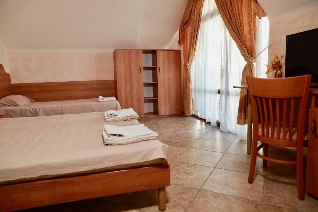 Фото Tropicana Family Hotel 2*