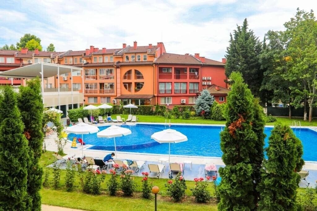 Готель Luxury First Line Apartment With Pool by The Sea 3*