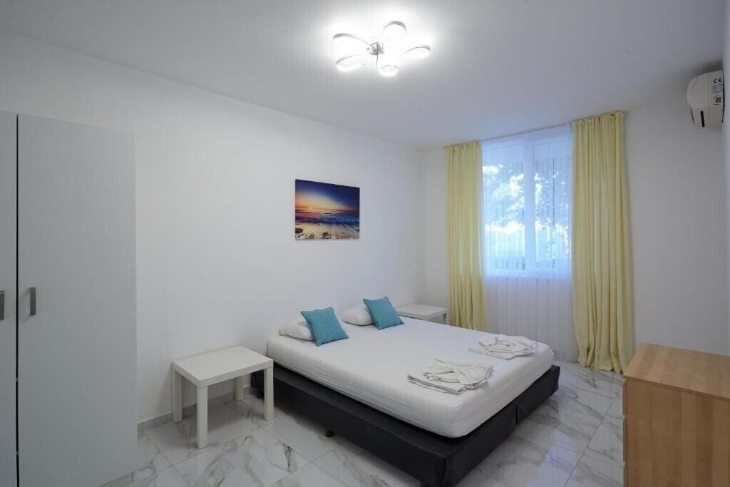 Фото Luxury First Line Apartment With Pool by The Sea 3*