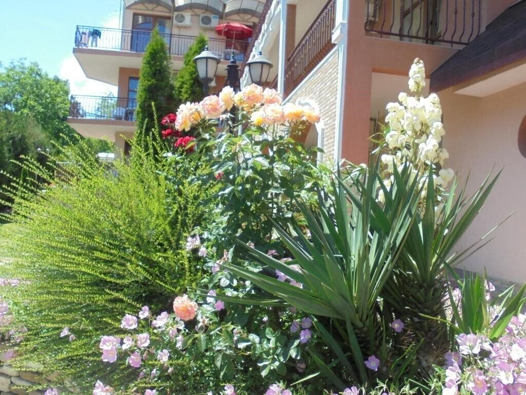 Отель Perla Family Hotel 2*