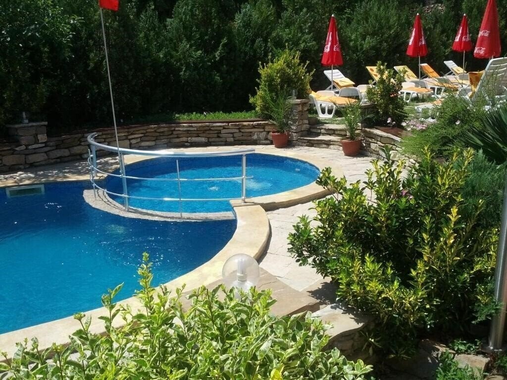 Отель Perla Family Hotel 2*