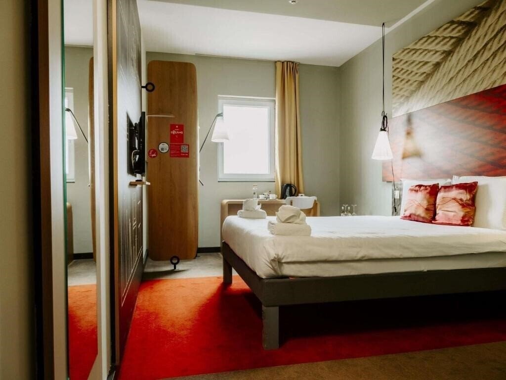 Фото Ibis Sofia Airport Hotel 3*