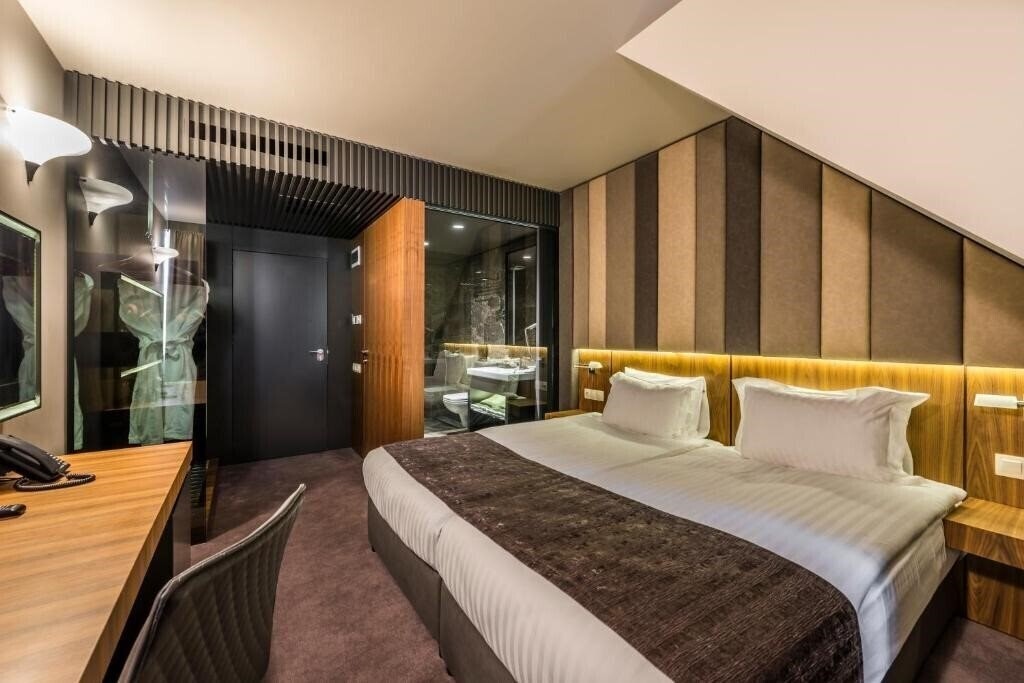 Готель All Seasons Residence Hotel 5*