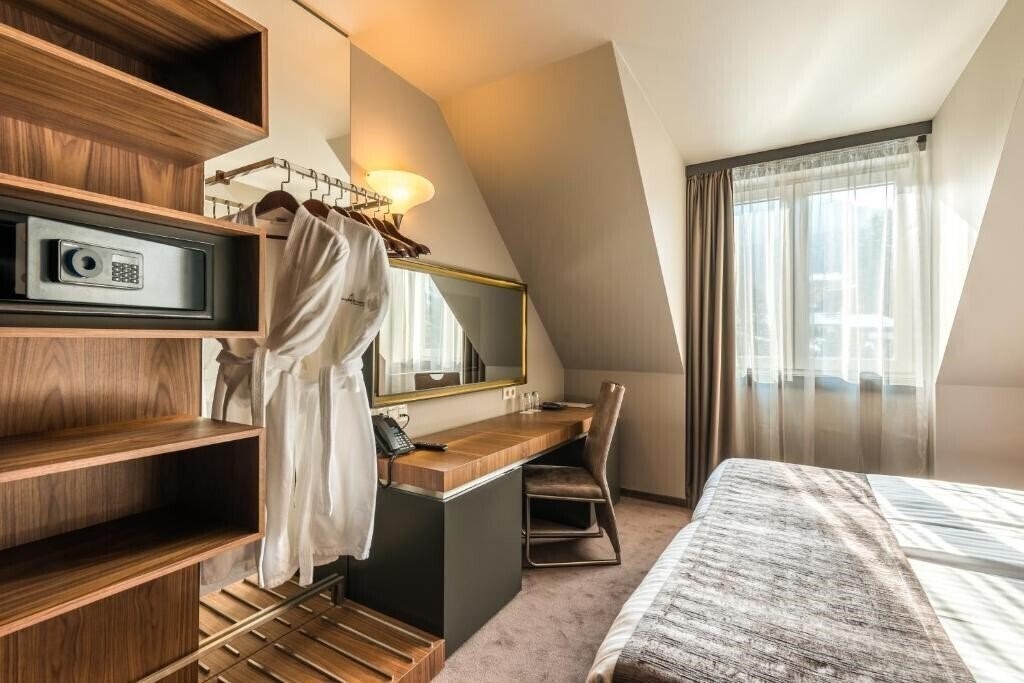 Фотографія All Seasons Residence Hotel 5*
