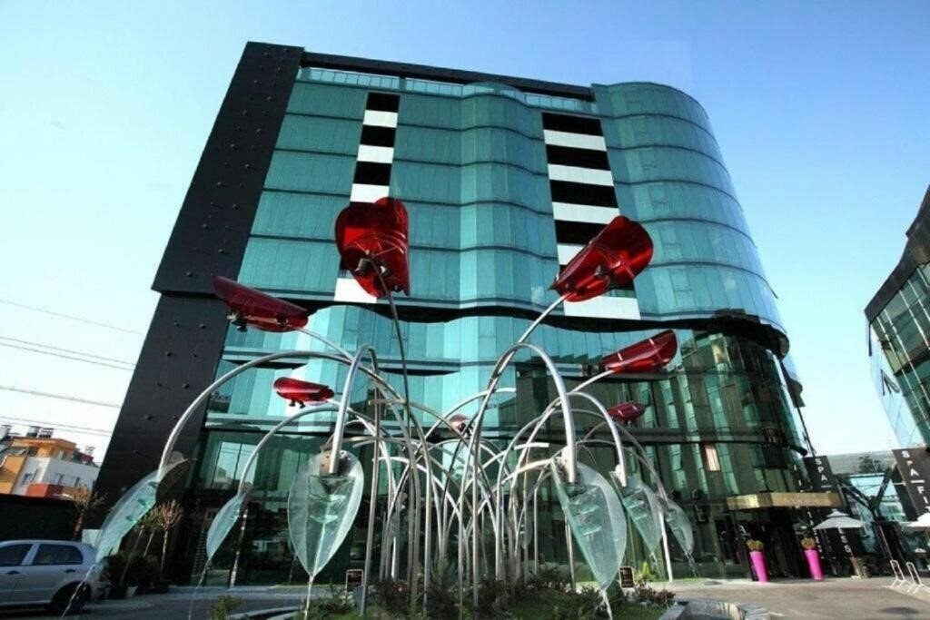 Готель Emirates Apart Residence 5*