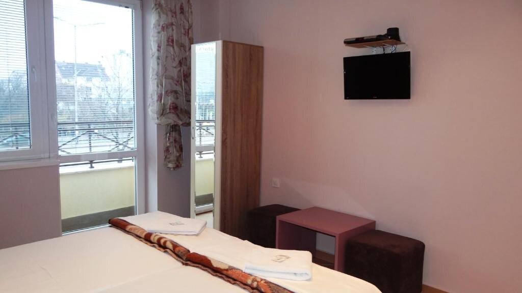 Фотография Guest Rooms Kom 1*